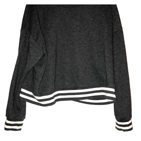 Sweatshirt (cropped) - Picture 1 of 3